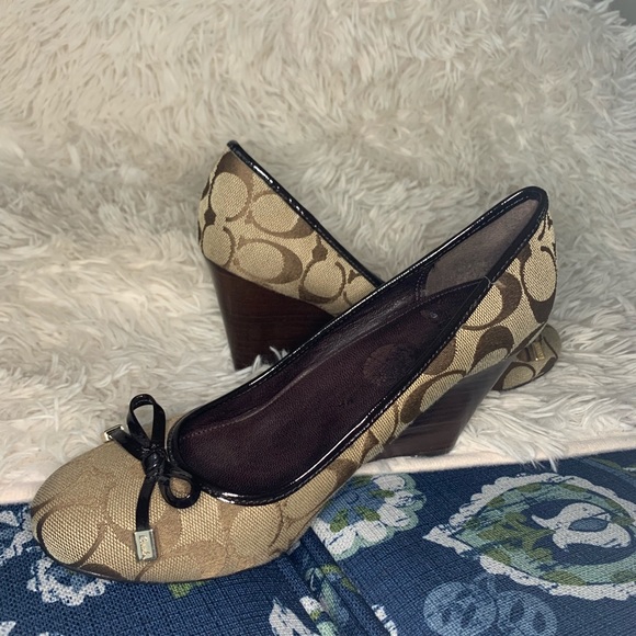 Coach wedges size 6.5 - Picture 3 of 5